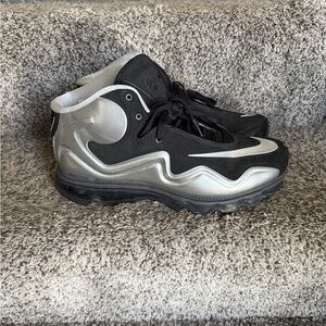 Nike Flyposite Silver and Black Sneakers